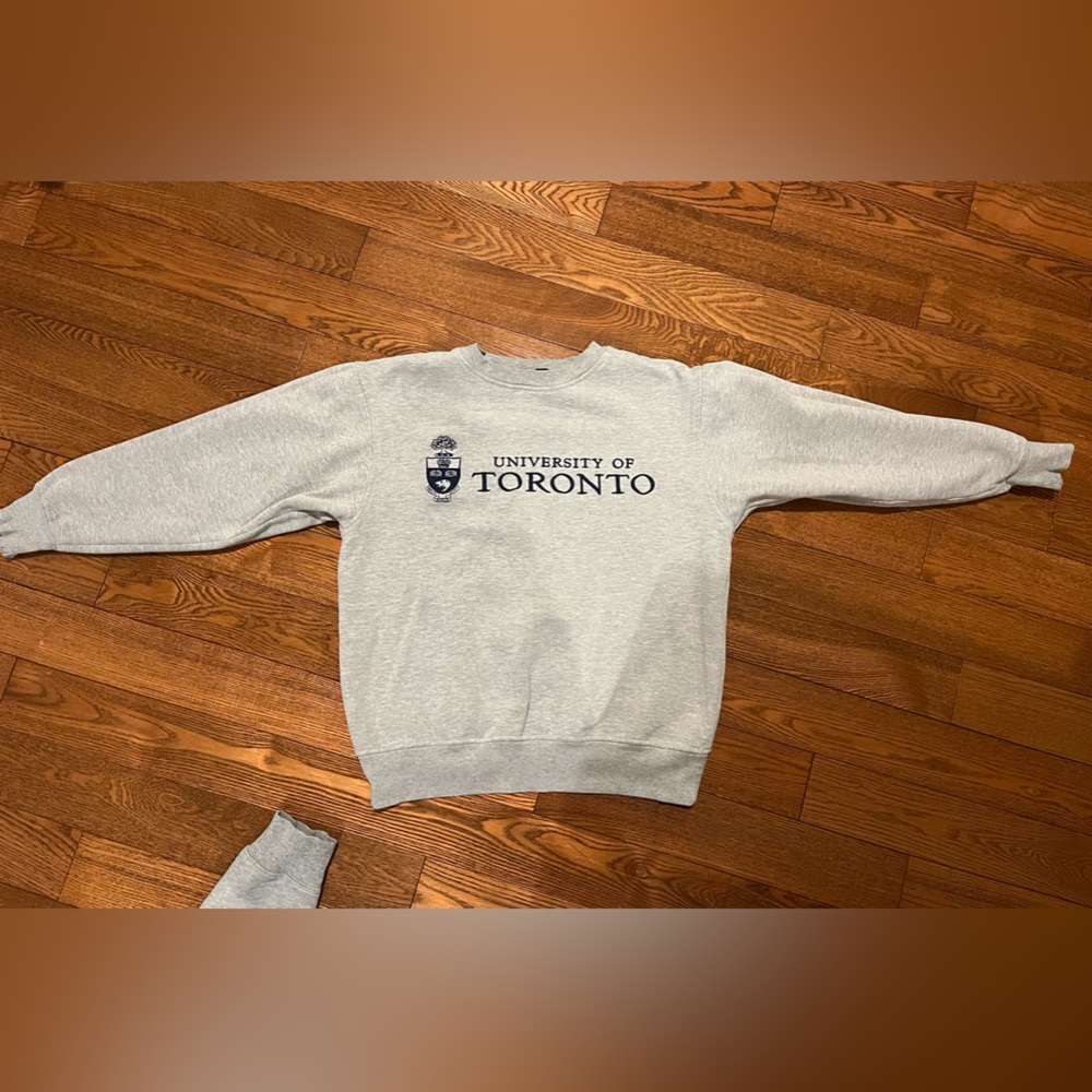 Vintage UofT varsity sweatshirt in grey xs
